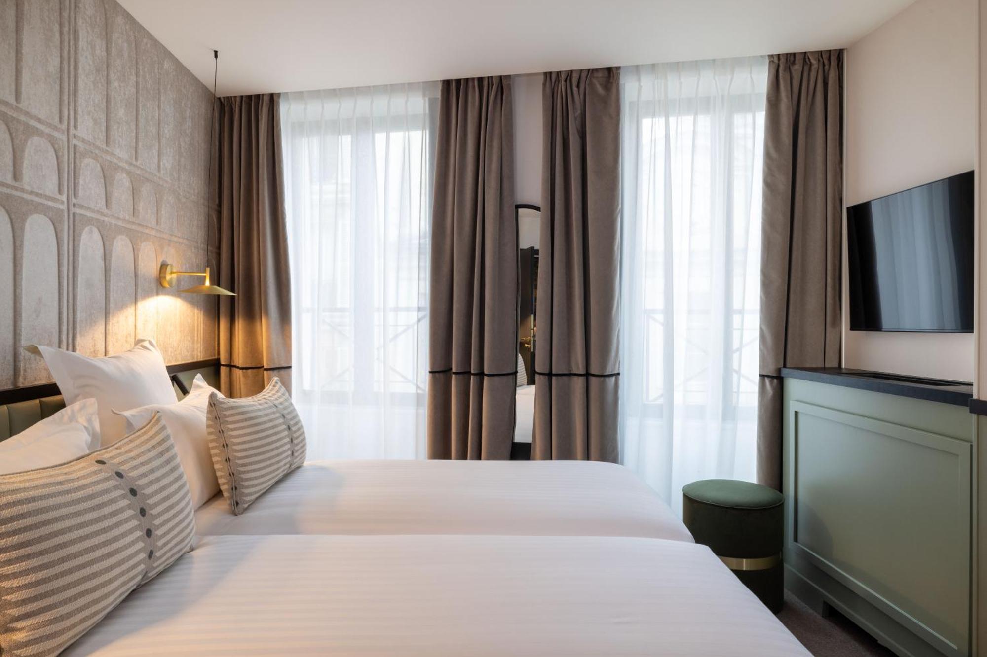 Hotel Grand Coeur Latin Paris Exterior photo